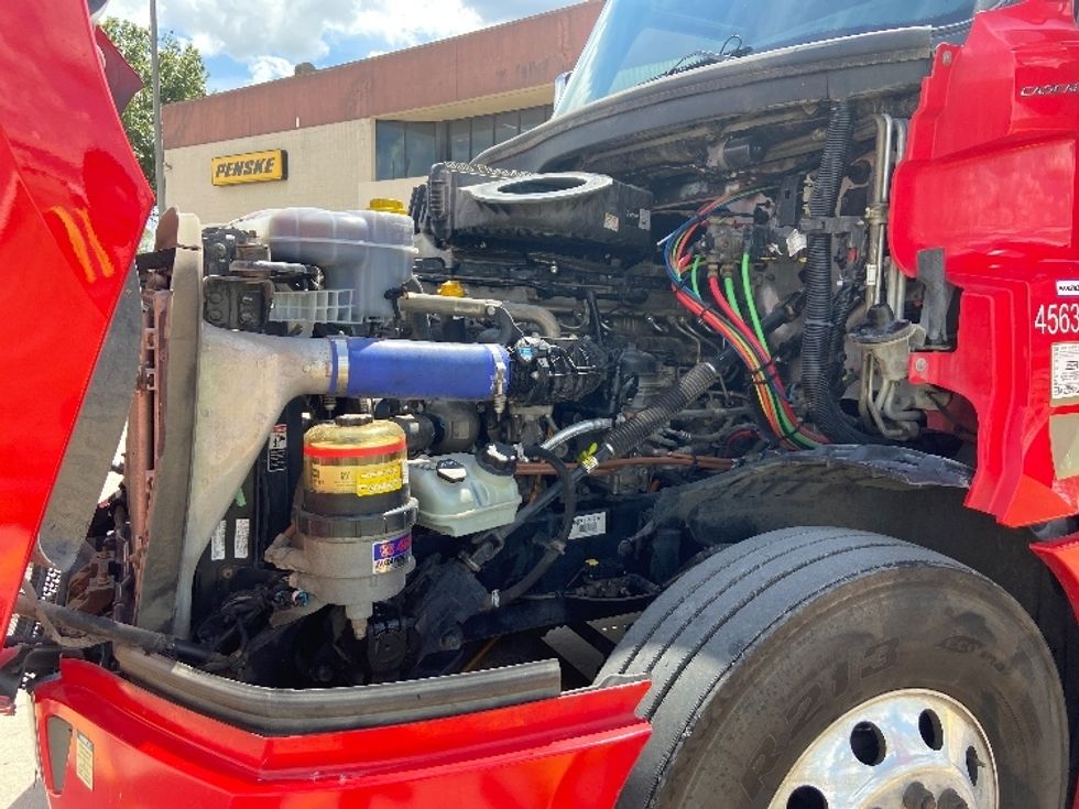 Sleeper Tractor-Heavy Duty Tractors-Freightliner-2022-T12664ST-San Antonio-TX-496,589\n\t\tmiles-$ 75,500 - Image 21