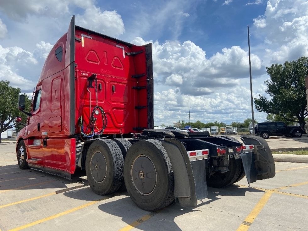 Sleeper Tractor-Heavy Duty Tractors-Freightliner-2022-T12664ST-San Antonio-TX-496,589\n\t\tmiles-$ 75,500 - Image 5