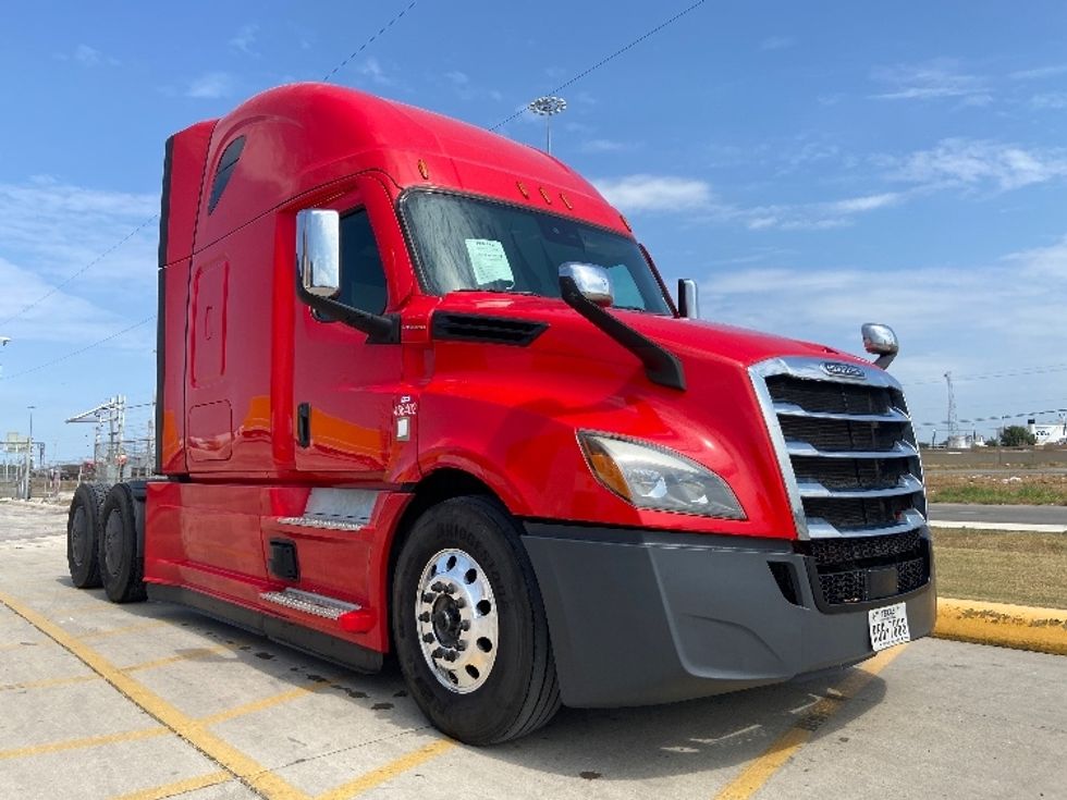 Sleeper Tractor-Heavy Duty Tractors-Freightliner-2022-T12664ST-San Antonio-TX-497,998\n\t\tmiles-$ 78,250 - Image 1