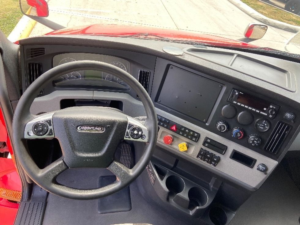 Sleeper Tractor-Heavy Duty Tractors-Freightliner-2022-T12664ST-San Antonio-TX-497,998\n\t\tmiles-$ 78,250 - Image 11
