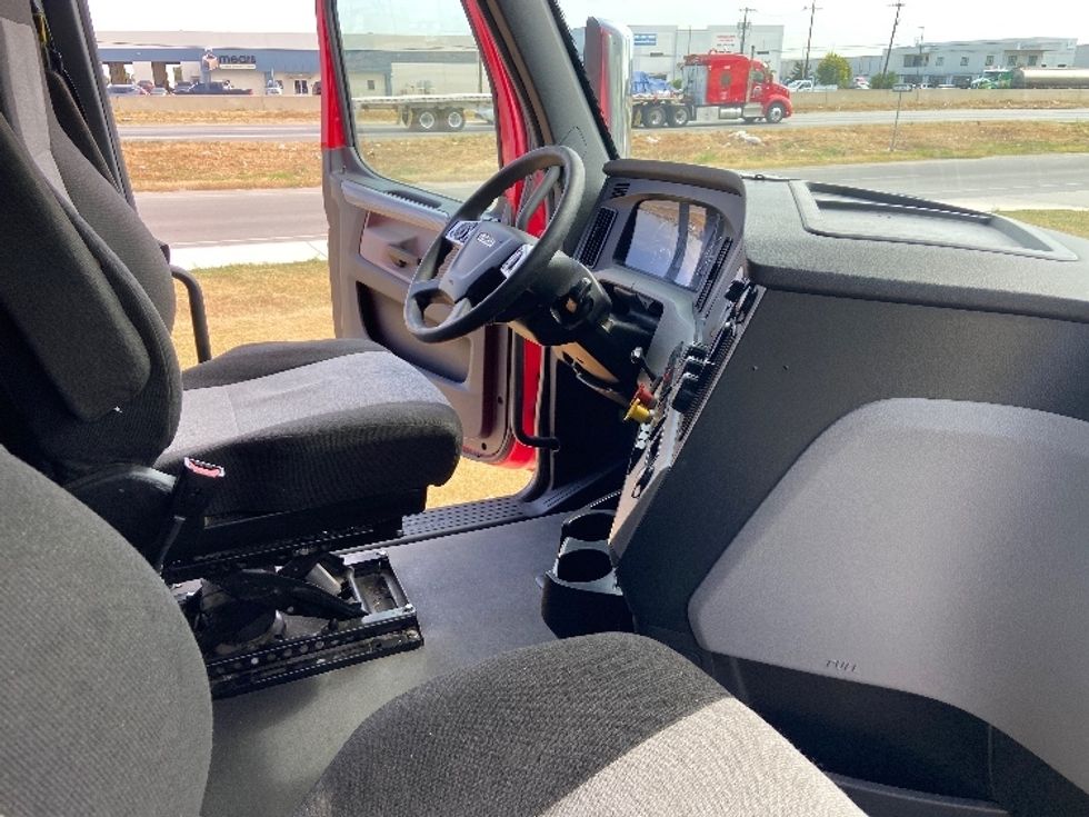 Sleeper Tractor-Heavy Duty Tractors-Freightliner-2022-T12664ST-San Antonio-TX-497,998\n\t\tmiles-$ 78,250 - Image 15