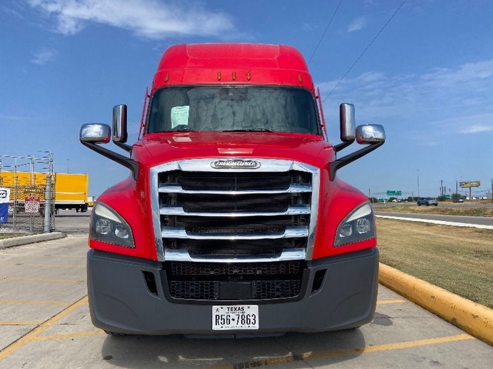 Sleeper Tractor-Heavy Duty Tractors-Freightliner-2022-T12664ST-San Antonio-TX-497,998\n\t\tmiles-$ 78,250 - Image 2