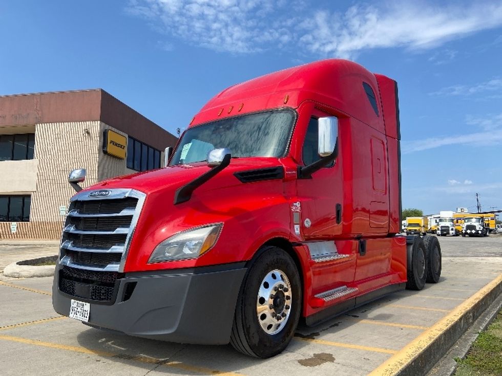 Sleeper Tractor-Heavy Duty Tractors-Freightliner-2022-T12664ST-San Antonio-TX-497,998\n\t\tmiles-$ 78,250 - Image 3