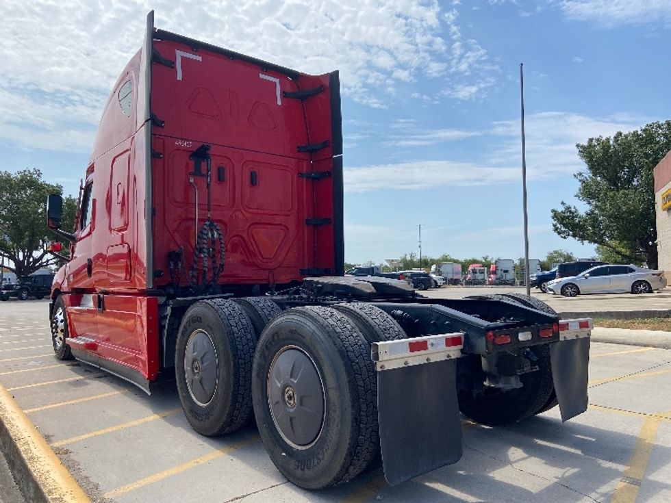 Sleeper Tractor-Heavy Duty Tractors-Freightliner-2022-T12664ST-San Antonio-TX-497,998\n\t\tmiles-$ 78,250 - Image 5