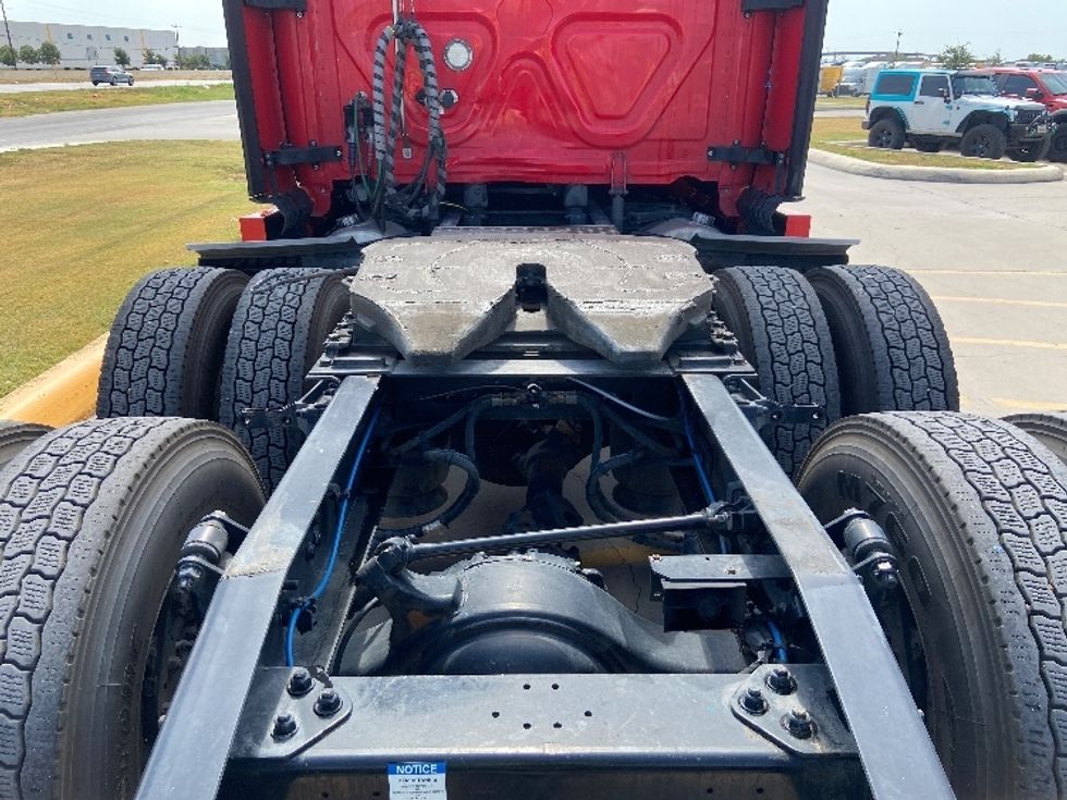 Sleeper Tractor-Heavy Duty Tractors-Freightliner-2022-T12664ST-San Antonio-TX-497,998\n\t\tmiles-$ 78,250 - Image 6