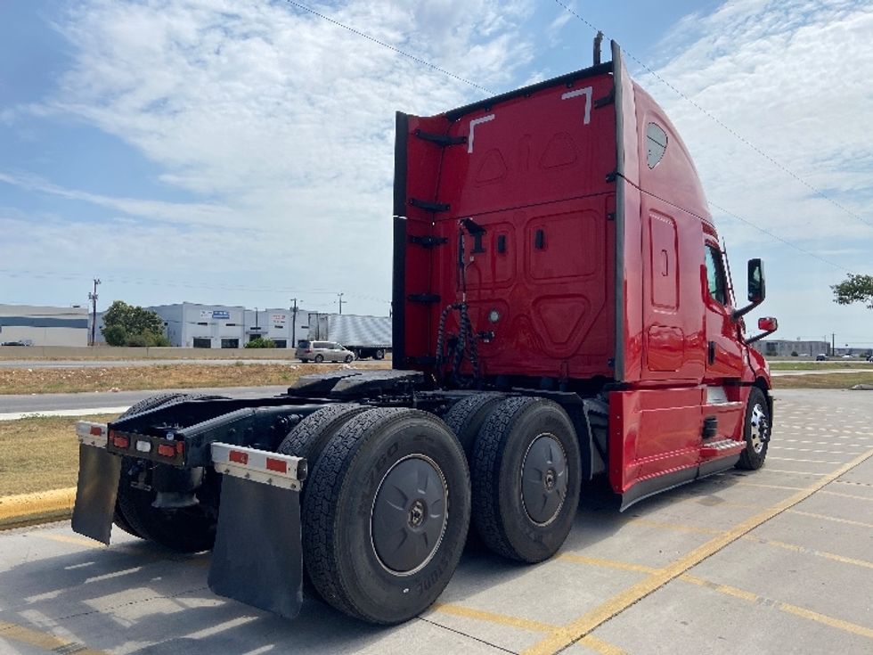 Sleeper Tractor-Heavy Duty Tractors-Freightliner-2022-T12664ST-San Antonio-TX-497,998\n\t\tmiles-$ 78,250 - Image 7
