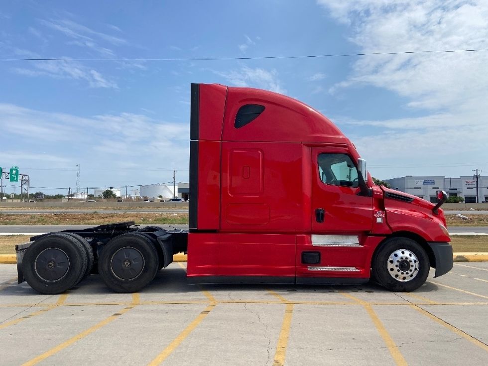 Sleeper Tractor-Heavy Duty Tractors-Freightliner-2022-T12664ST-San Antonio-TX-497,998\n\t\tmiles-$ 78,250 - Image 8