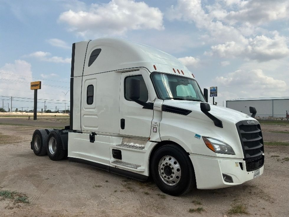 Sleeper Tractor-Heavy Duty Tractors-Freightliner-2022-T12664ST-San Antonio-TX-499,799\n\t\tmiles-$ 81,500 - Image 1