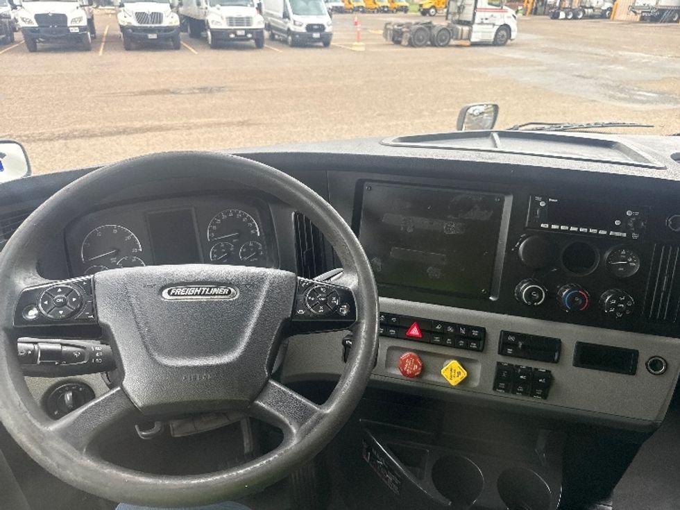 Sleeper Tractor-Heavy Duty Tractors-Freightliner-2022-T12664ST-San Antonio-TX-499,799\n\t\tmiles-$ 81,500 - Image 11