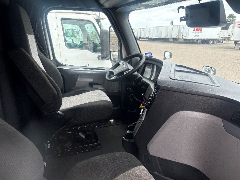 Sleeper Tractor-Heavy Duty Tractors-Freightliner-2022-T12664ST-San Antonio-TX-499,799\n\t\tmiles-$ 81,500 - Image 15