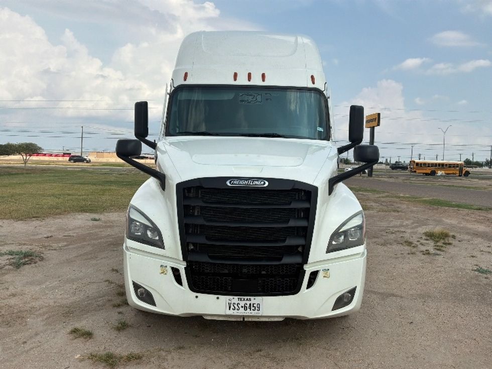 Sleeper Tractor-Heavy Duty Tractors-Freightliner-2022-T12664ST-San Antonio-TX-499,799\n\t\tmiles-$ 81,500 - Image 2