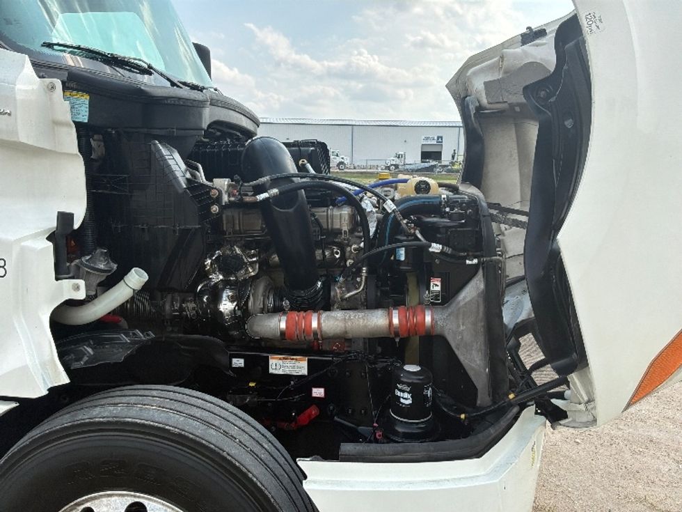 Sleeper Tractor-Heavy Duty Tractors-Freightliner-2022-T12664ST-San Antonio-TX-499,799\n\t\tmiles-$ 81,500 - Image 20