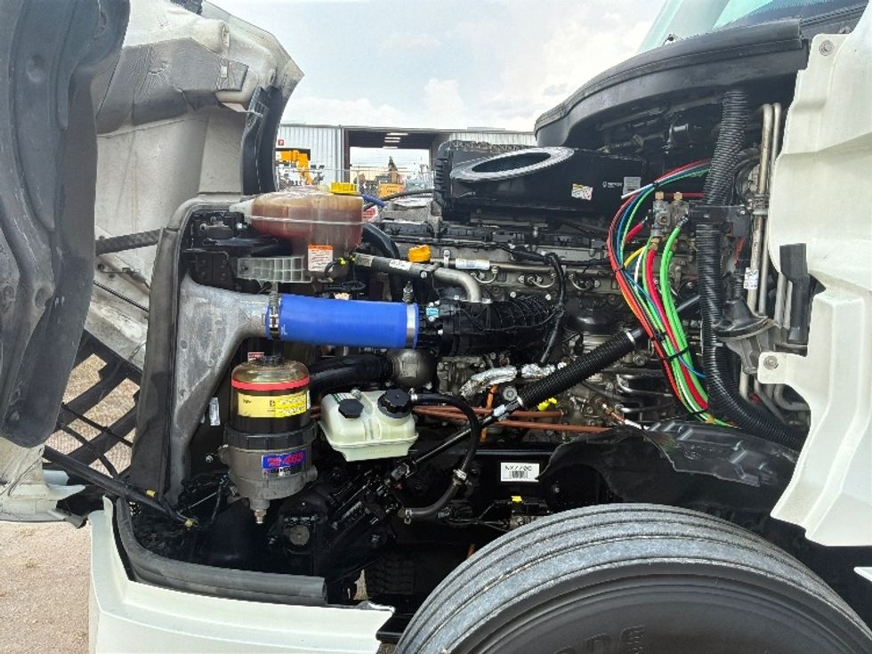 Sleeper Tractor-Heavy Duty Tractors-Freightliner-2022-T12664ST-San Antonio-TX-499,799\n\t\tmiles-$ 81,500 - Image 21