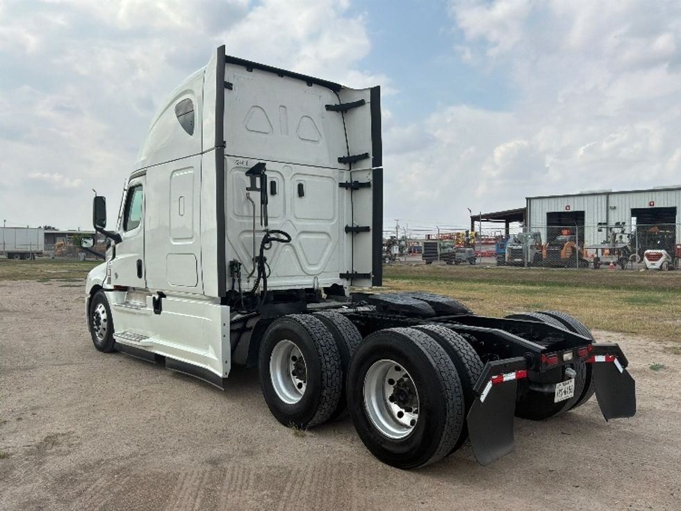 Sleeper Tractor-Heavy Duty Tractors-Freightliner-2022-T12664ST-San Antonio-TX-499,799\n\t\tmiles-$ 81,500 - Image 5