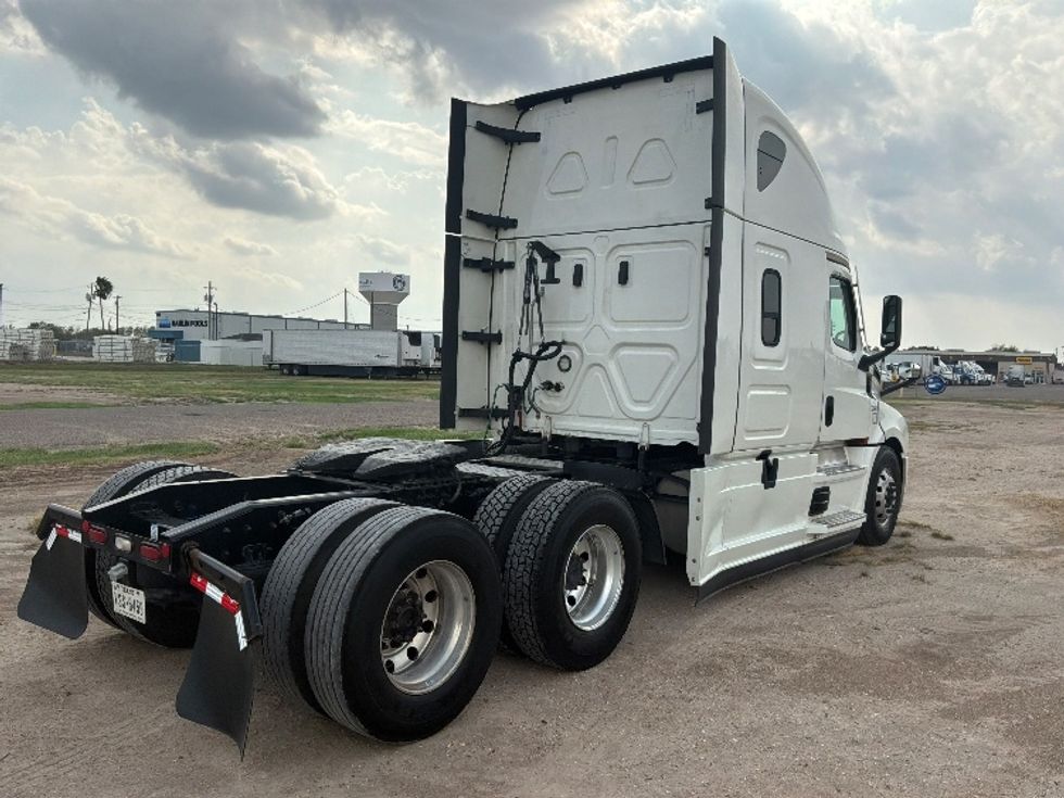 Sleeper Tractor-Heavy Duty Tractors-Freightliner-2022-T12664ST-San Antonio-TX-499,799\n\t\tmiles-$ 81,500 - Image 7