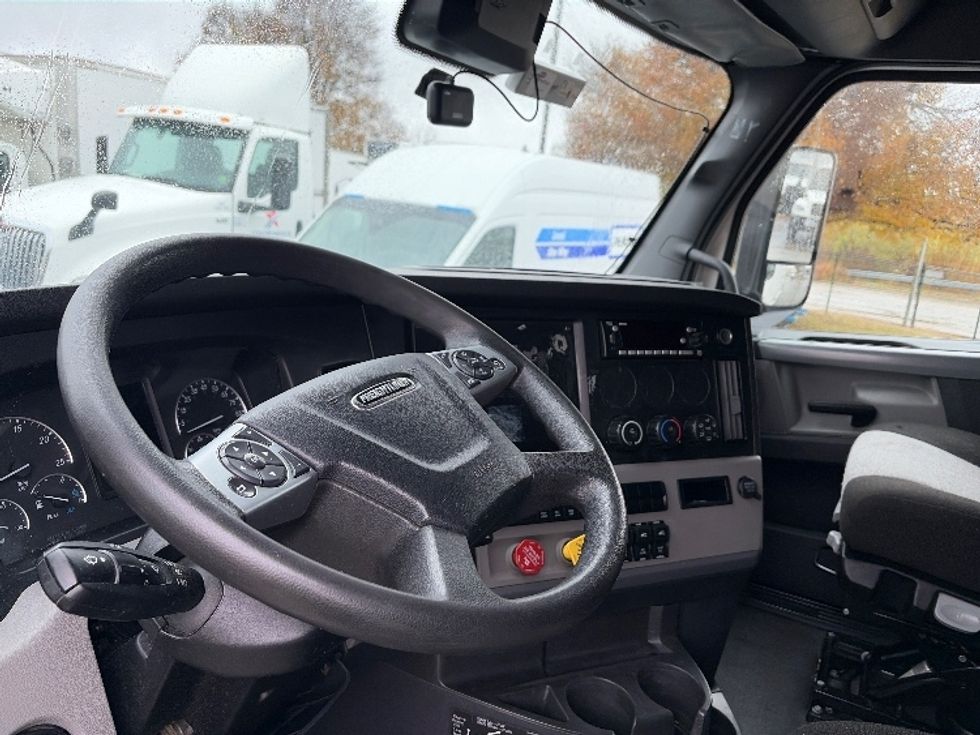 Sleeper Tractor-Heavy Duty Tractors-Freightliner-2022-T12664ST-San Antonio-TX-503,628\n\t\tmiles-$ 70,750 - Image 10