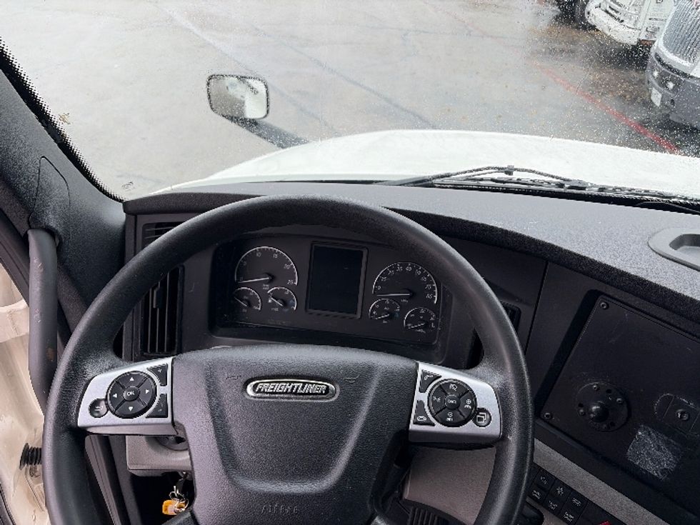 Sleeper Tractor-Heavy Duty Tractors-Freightliner-2022-T12664ST-San Antonio-TX-503,628\n\t\tmiles-$ 70,750 - Image 11