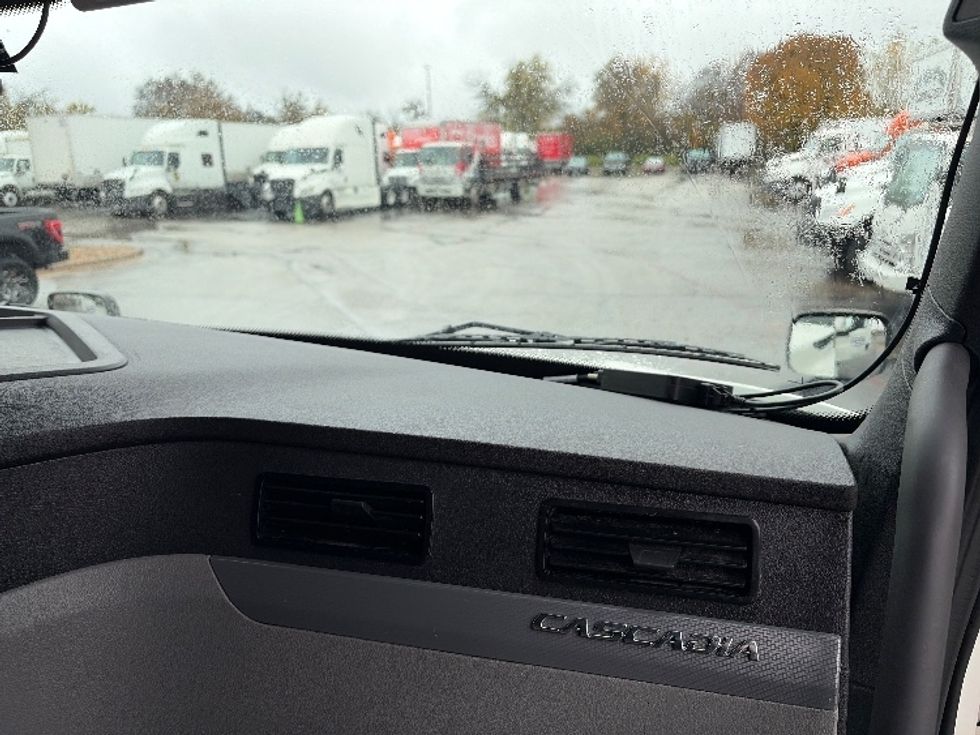 Sleeper Tractor-Heavy Duty Tractors-Freightliner-2022-T12664ST-San Antonio-TX-503,628\n\t\tmiles-$ 70,750 - Image 14