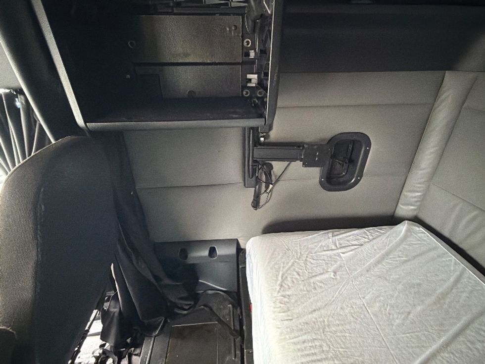 Sleeper Tractor-Heavy Duty Tractors-Freightliner-2022-T12664ST-San Antonio-TX-503,628\n\t\tmiles-$ 70,750 - Image 18