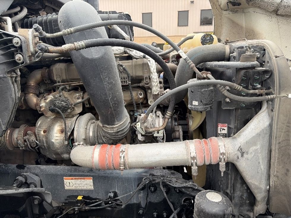 Sleeper Tractor-Heavy Duty Tractors-Freightliner-2022-T12664ST-San Antonio-TX-503,628\n\t\tmiles-$ 70,750 - Image 19