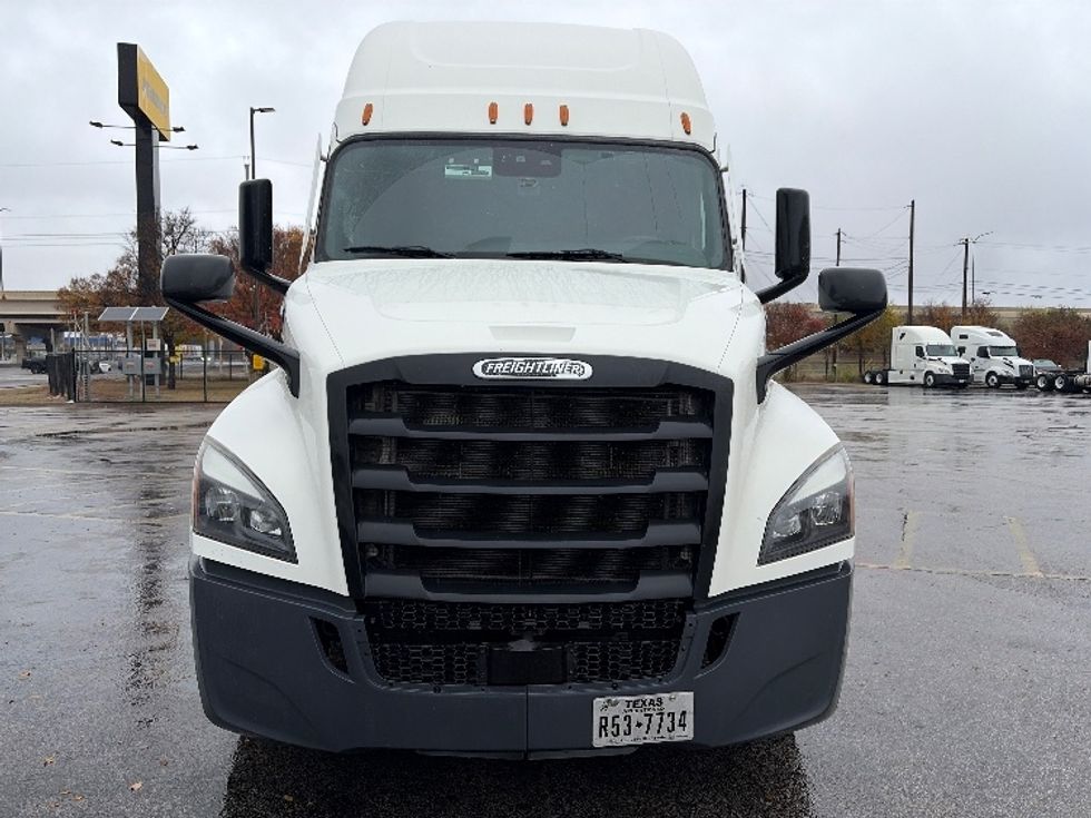 Sleeper Tractor-Heavy Duty Tractors-Freightliner-2022-T12664ST-San Antonio-TX-503,628\n\t\tmiles-$ 70,750 - Image 2