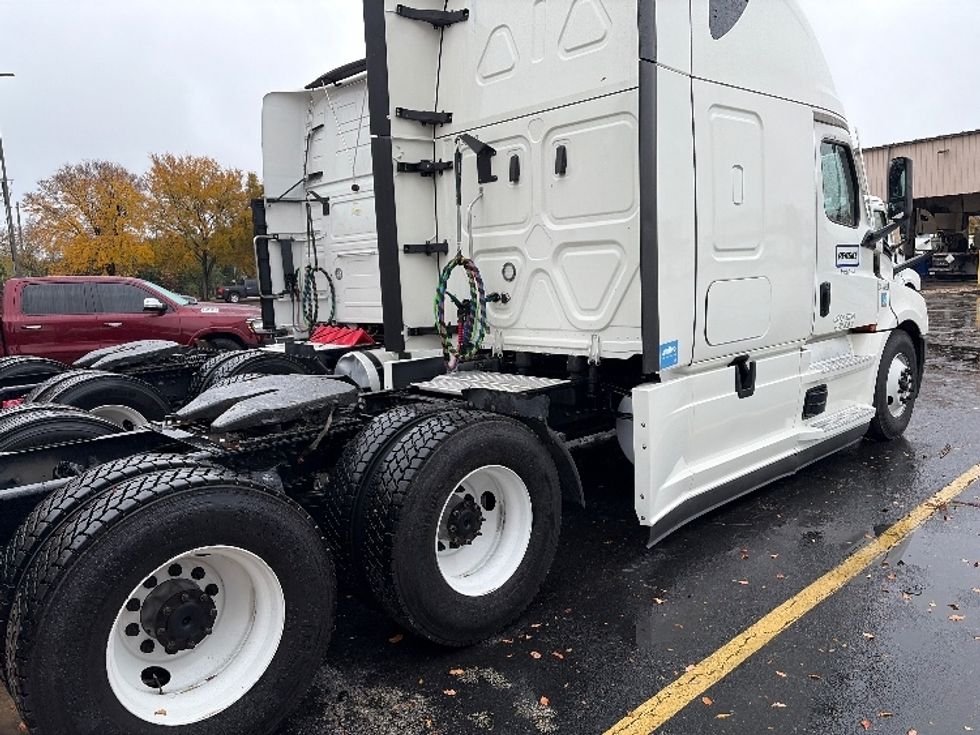 Sleeper Tractor-Heavy Duty Tractors-Freightliner-2022-T12664ST-San Antonio-TX-503,628\n\t\tmiles-$ 70,750 - Image 7