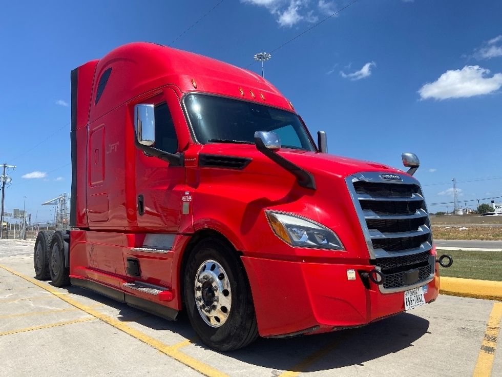 Sleeper Tractor-Heavy Duty Tractors-Freightliner-2022-T12664ST-San Antonio-TX-503,998\n\t\tmiles-$ 74,500 - Image 1