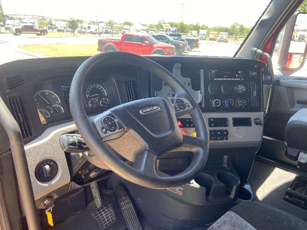 Sleeper Tractor-Heavy Duty Tractors-Freightliner-2022-T12664ST-San Antonio-TX-503,998\n\t\tmiles-$ 74,500 - Image 10