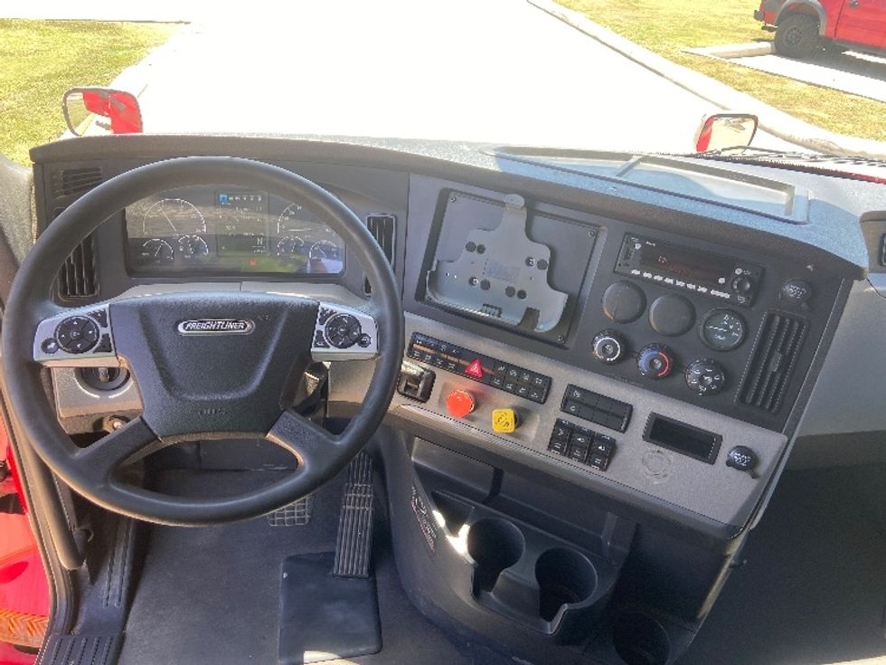 Sleeper Tractor-Heavy Duty Tractors-Freightliner-2022-T12664ST-San Antonio-TX-503,998\n\t\tmiles-$ 74,500 - Image 11