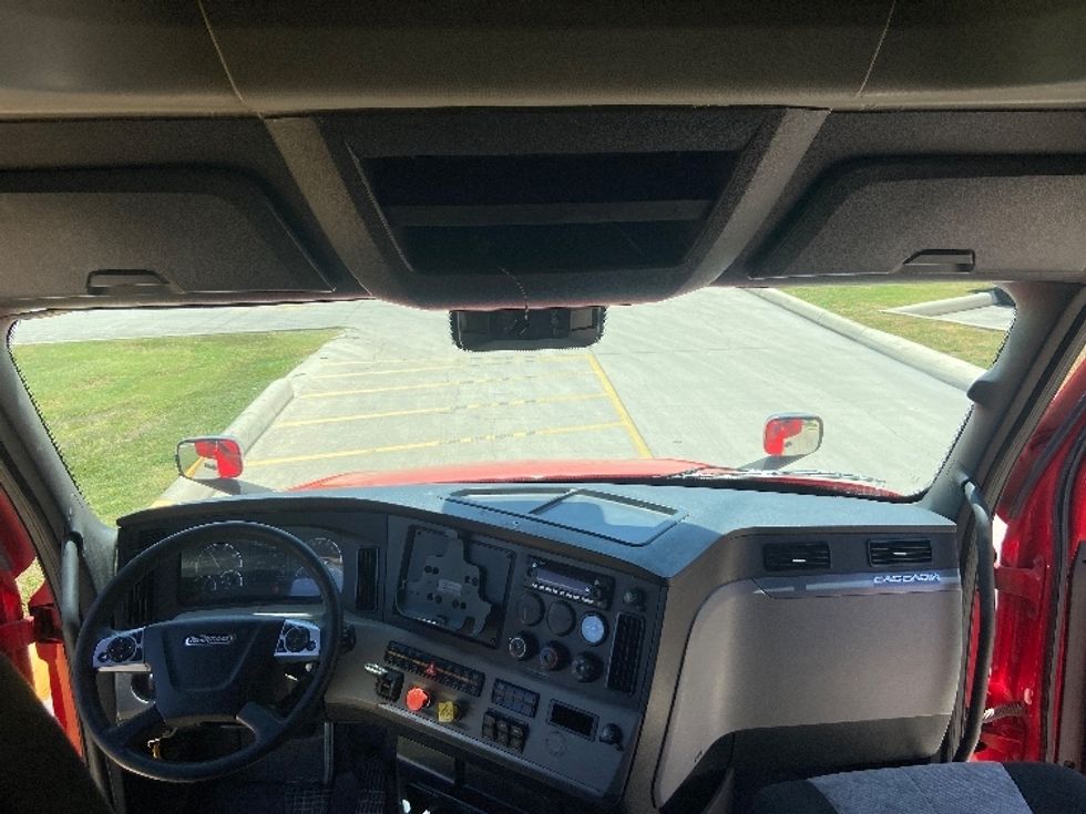 Sleeper Tractor-Heavy Duty Tractors-Freightliner-2022-T12664ST-San Antonio-TX-503,998\n\t\tmiles-$ 74,500 - Image 12