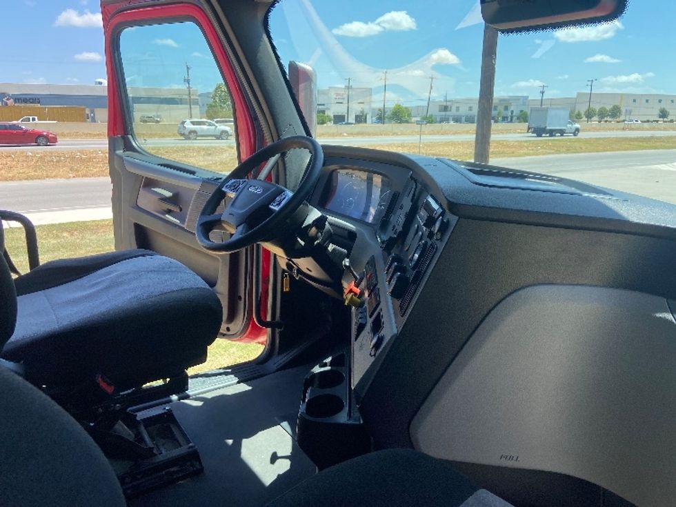 Sleeper Tractor-Heavy Duty Tractors-Freightliner-2022-T12664ST-San Antonio-TX-503,998\n\t\tmiles-$ 74,500 - Image 15