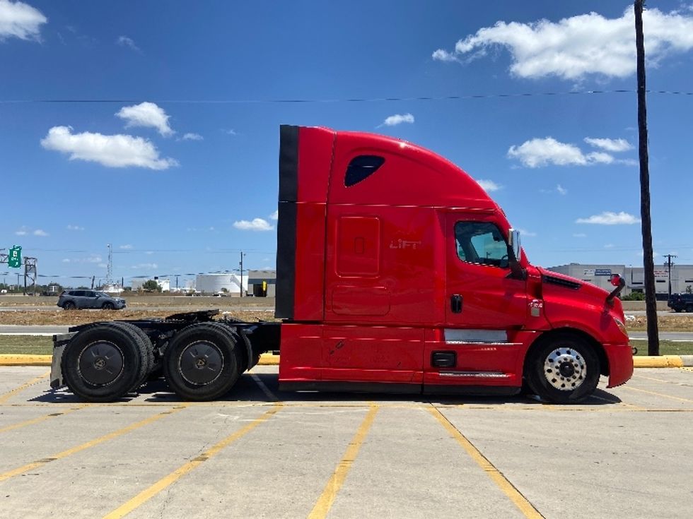 Sleeper Tractor-Heavy Duty Tractors-Freightliner-2022-T12664ST-San Antonio-TX-503,998\n\t\tmiles-$ 74,500 - Image 8