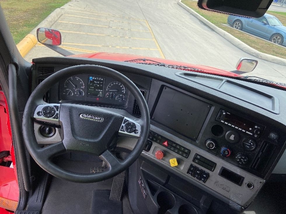 Sleeper Tractor-Heavy Duty Tractors-Freightliner-2022-T12664ST-San Antonio-TX-515,920\n\t\tmiles-$ 78,250 - Image 11