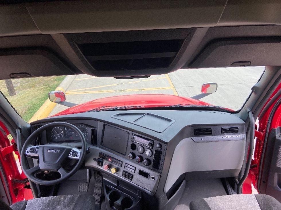 Sleeper Tractor-Heavy Duty Tractors-Freightliner-2022-T12664ST-San Antonio-TX-515,920\n\t\tmiles-$ 78,250 - Image 12