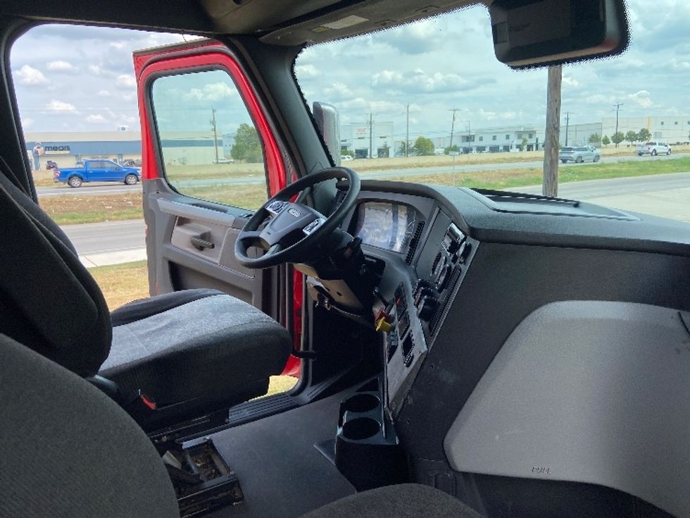 Sleeper Tractor-Heavy Duty Tractors-Freightliner-2022-T12664ST-San Antonio-TX-515,920\n\t\tmiles-$ 78,250 - Image 15