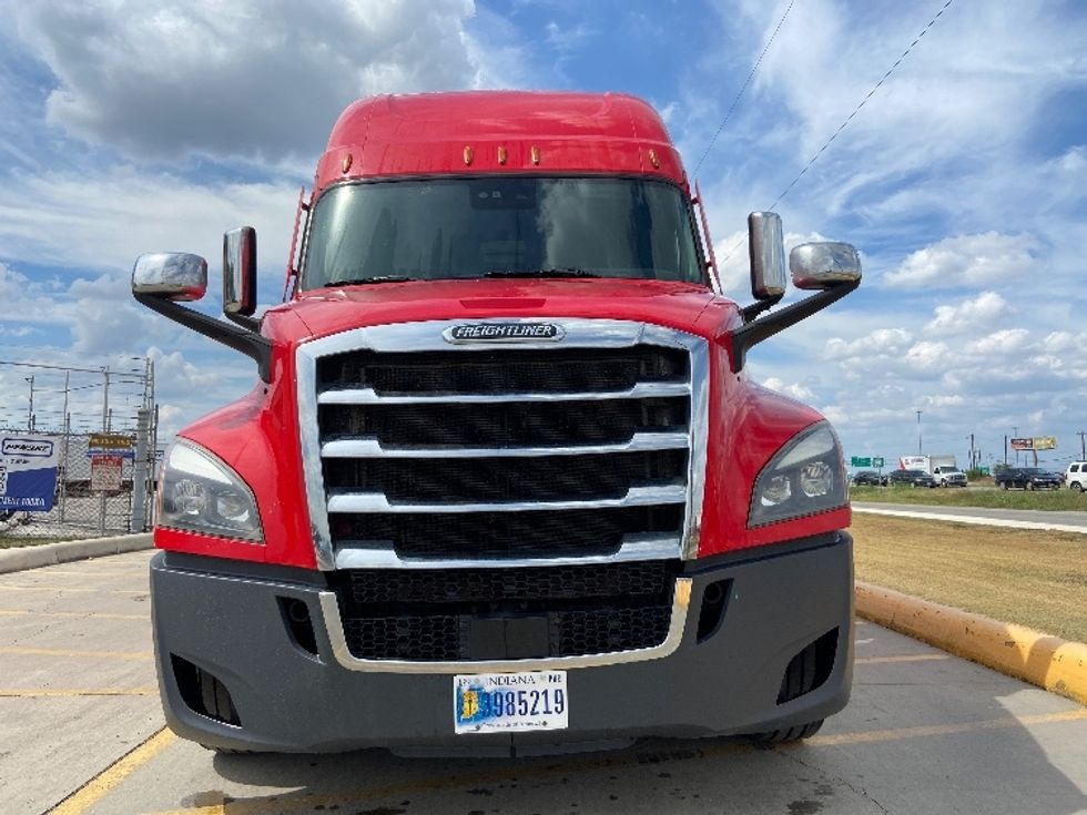 Sleeper Tractor-Heavy Duty Tractors-Freightliner-2022-T12664ST-San Antonio-TX-515,920\n\t\tmiles-$ 78,250 - Image 2