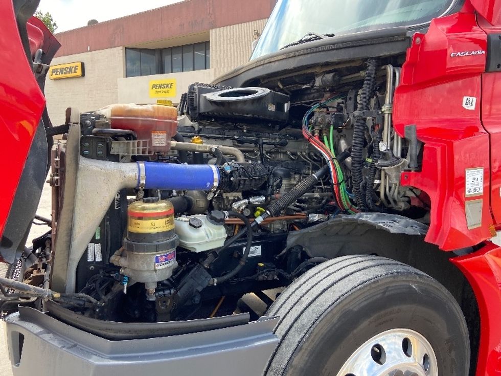 Sleeper Tractor-Heavy Duty Tractors-Freightliner-2022-T12664ST-San Antonio-TX-515,920\n\t\tmiles-$ 78,250 - Image 21