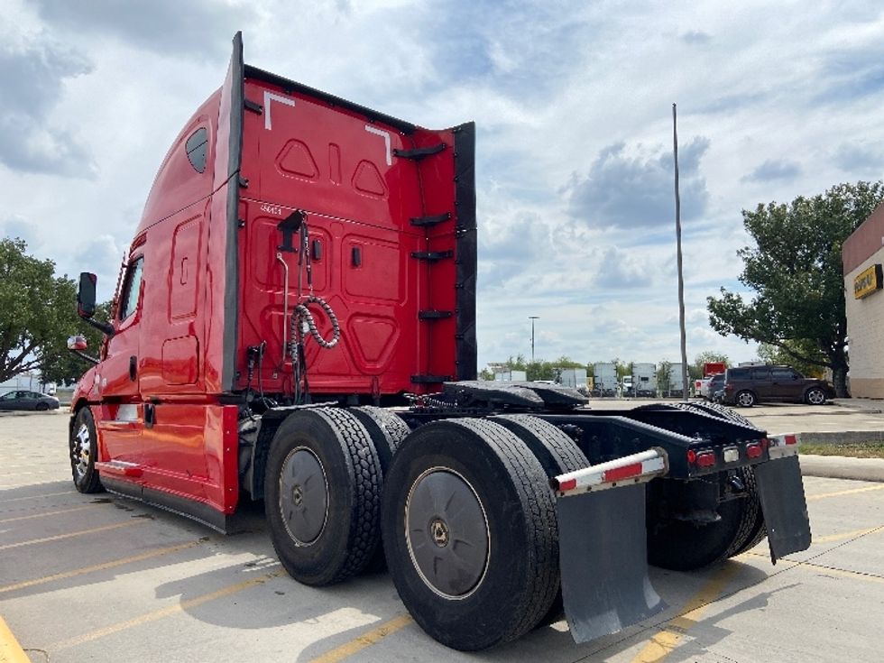 Sleeper Tractor-Heavy Duty Tractors-Freightliner-2022-T12664ST-San Antonio-TX-515,920\n\t\tmiles-$ 78,250 - Image 5