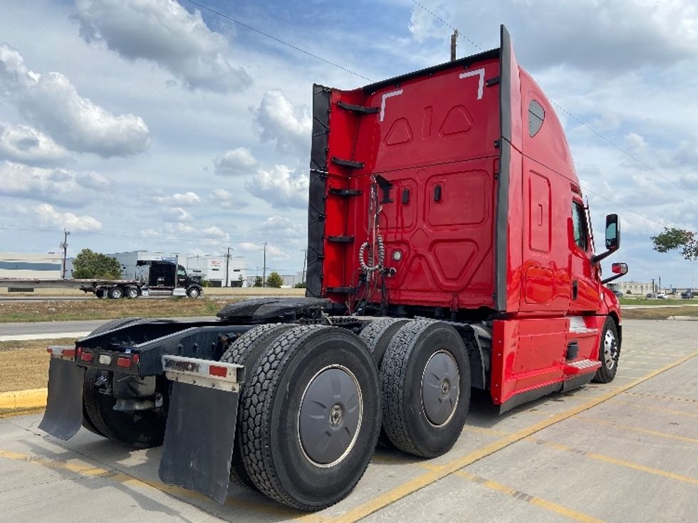 Sleeper Tractor-Heavy Duty Tractors-Freightliner-2022-T12664ST-San Antonio-TX-515,920\n\t\tmiles-$ 78,250 - Image 7