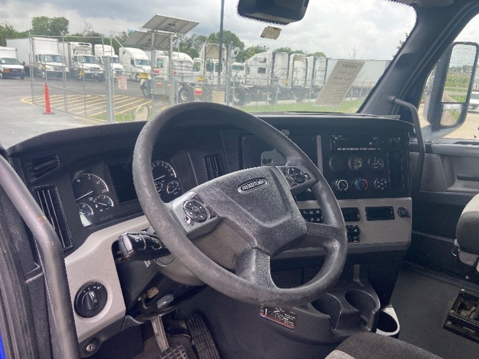 Sleeper Tractor-Heavy Duty Tractors-Freightliner-2022-T12664ST-San Antonio-TX-531,367\n\t\tmiles-$ 70,750 - Image 10