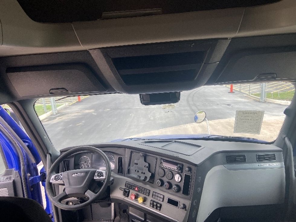 Sleeper Tractor-Heavy Duty Tractors-Freightliner-2022-T12664ST-San Antonio-TX-531,367\n\t\tmiles-$ 70,750 - Image 12