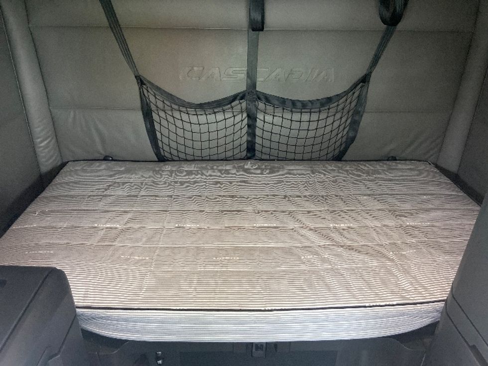 Sleeper Tractor-Heavy Duty Tractors-Freightliner-2022-T12664ST-San Antonio-TX-531,367\n\t\tmiles-$ 70,750 - Image 17