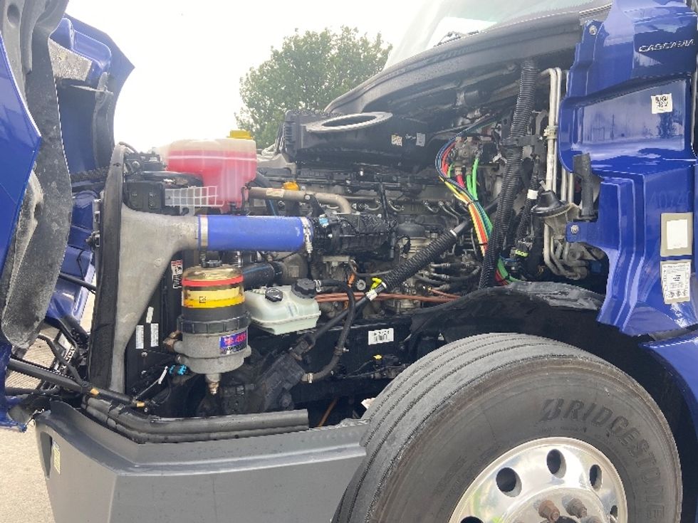 Sleeper Tractor-Heavy Duty Tractors-Freightliner-2022-T12664ST-San Antonio-TX-531,367\n\t\tmiles-$ 70,750 - Image 21