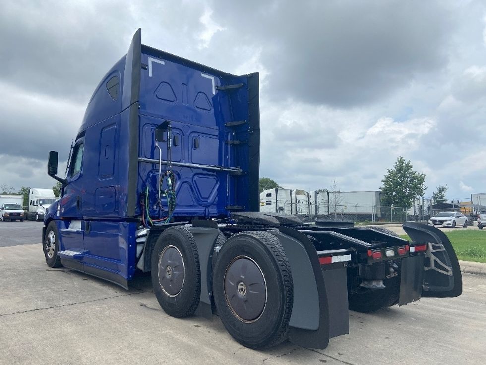 Sleeper Tractor-Heavy Duty Tractors-Freightliner-2022-T12664ST-San Antonio-TX-531,367\n\t\tmiles-$ 70,750 - Image 5
