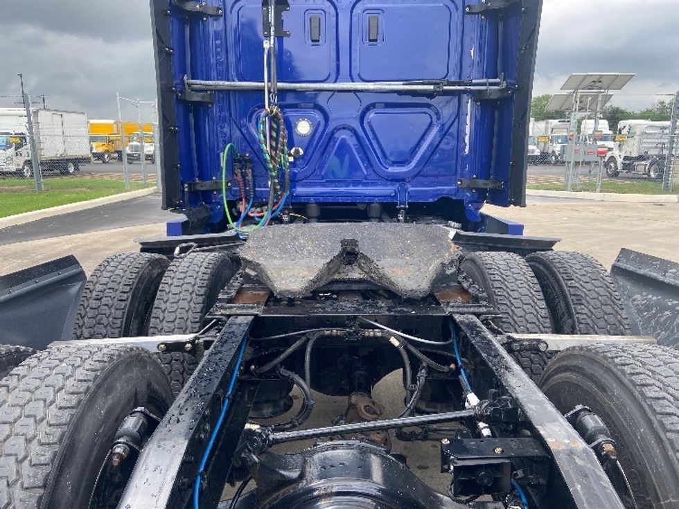 Sleeper Tractor-Heavy Duty Tractors-Freightliner-2022-T12664ST-San Antonio-TX-531,367\n\t\tmiles-$ 70,750 - Image 6