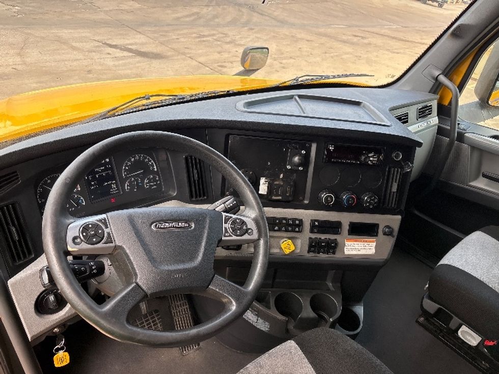 Sleeper Tractor-Heavy Duty Tractors-Freightliner-2022-T12664ST-San Antonio-TX-539,054\n\t\tmiles-$ 61,750 - Image 10