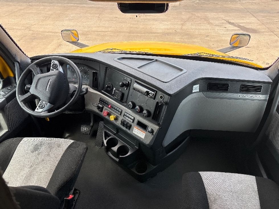 Sleeper Tractor-Heavy Duty Tractors-Freightliner-2022-T12664ST-San Antonio-TX-539,054\n\t\tmiles-$ 61,750 - Image 11