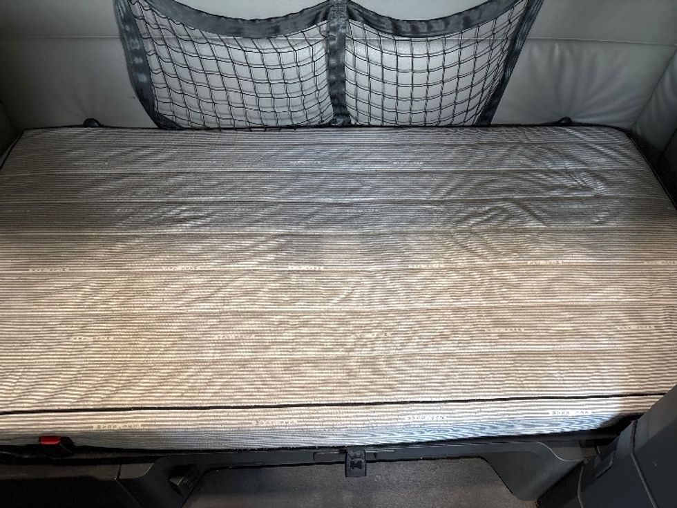 Sleeper Tractor-Heavy Duty Tractors-Freightliner-2022-T12664ST-San Antonio-TX-539,054\n\t\tmiles-$ 61,750 - Image 16