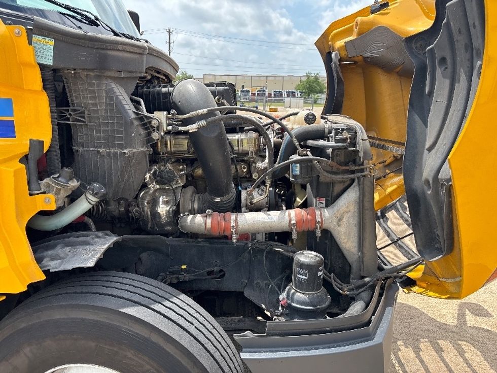 Sleeper Tractor-Heavy Duty Tractors-Freightliner-2022-T12664ST-San Antonio-TX-539,054\n\t\tmiles-$ 61,750 - Image 19