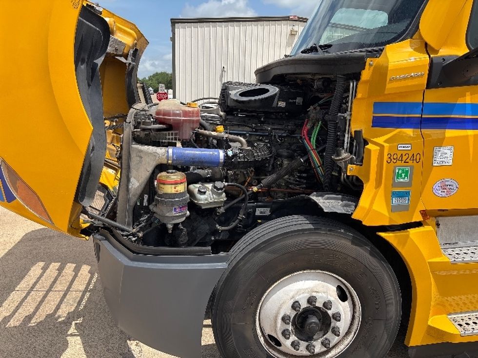 Sleeper Tractor-Heavy Duty Tractors-Freightliner-2022-T12664ST-San Antonio-TX-539,054\n\t\tmiles-$ 61,750 - Image 20